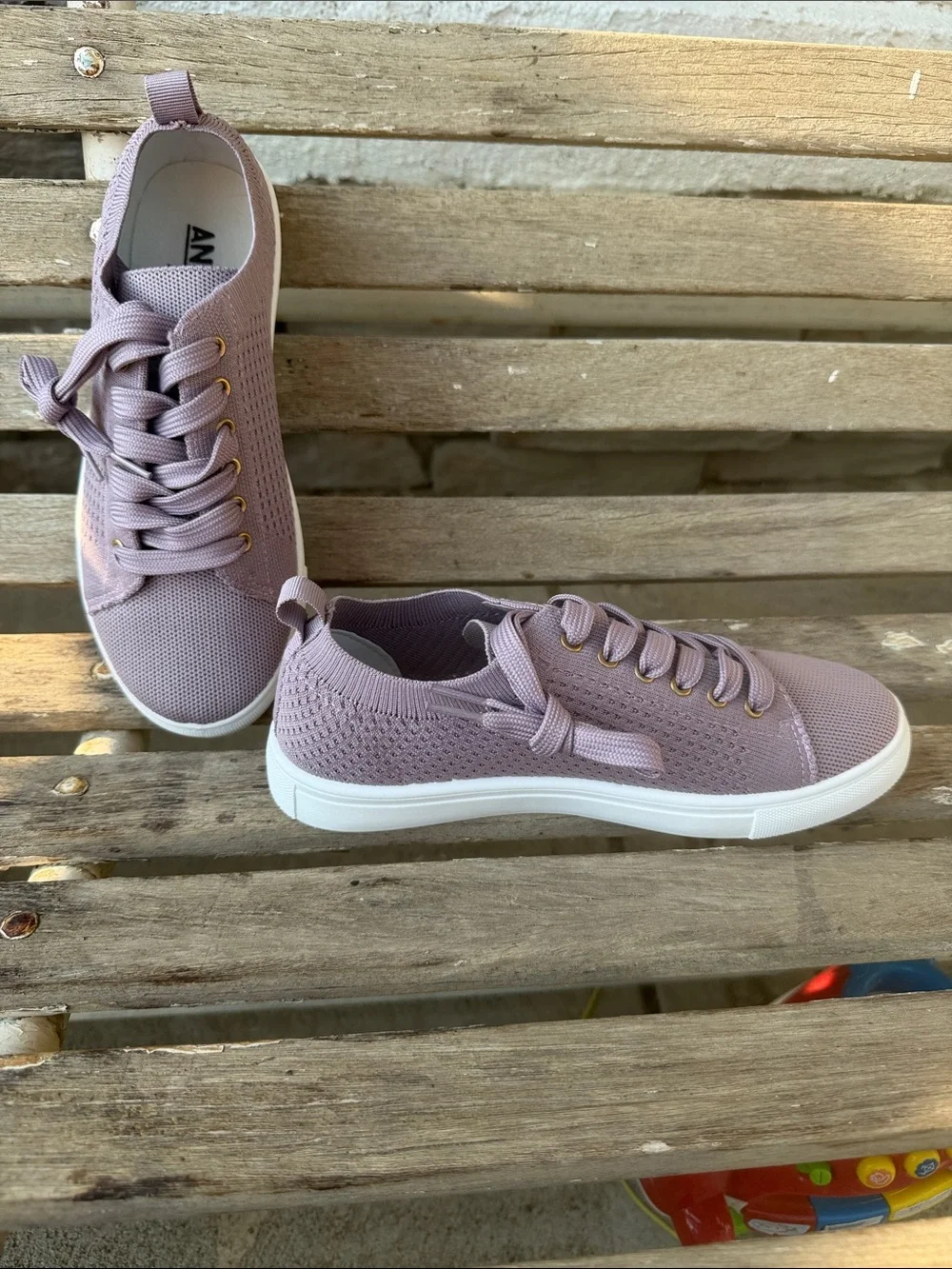 NEW Andrea Women’s Sneakers Mauve